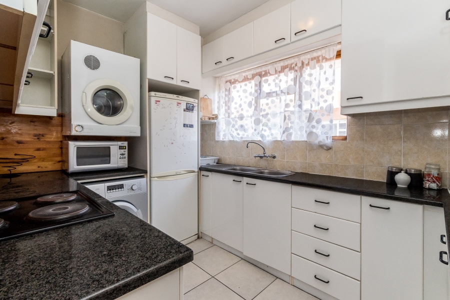 To Let 3 Bedroom Property for Rent in Three Anchor Bay Western Cape